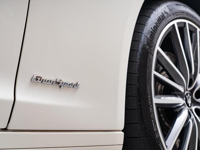 クアトロポルテ グランスポーツ　認定保証２年付　サンルーフ　２０インチペルセーオホイール（ダークフィニッシュ）　ＨａｒｍａｎＫａｒｄｏｎサウンド　３６０°サラウンドビューカメラ　フロント・リアシートヒーター　ソフトドアクロージャー（48枚目）