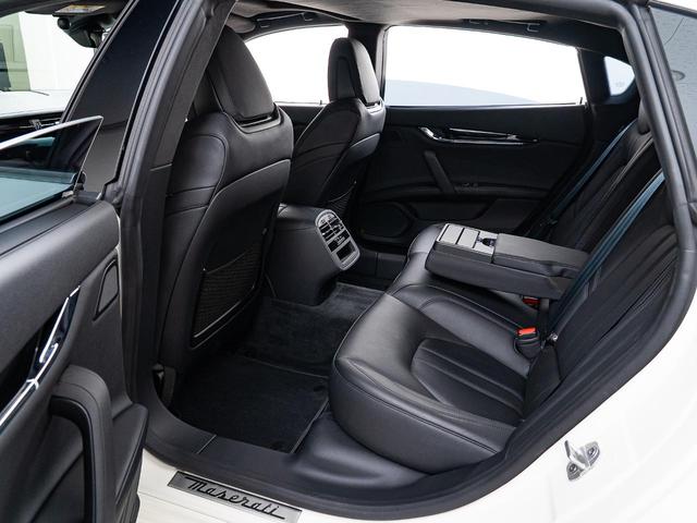 クアトロポルテ グランスポーツ　認定保証２年付　サンルーフ　２０インチペルセーオホイール（ダークフィニッシュ）　ＨａｒｍａｎＫａｒｄｏｎサウンド　３６０°サラウンドビューカメラ　フロント・リアシートヒーター　ソフトドアクロージャー（51枚目）