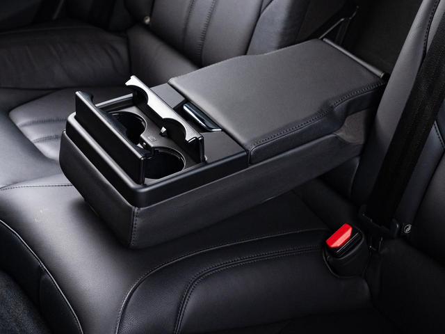 クアトロポルテ グランスポーツ　認定保証２年付　サンルーフ　２０インチペルセーオホイール（ダークフィニッシュ）　ＨａｒｍａｎＫａｒｄｏｎサウンド　３６０°サラウンドビューカメラ　フロント・リアシートヒーター　ソフトドアクロージャー（53枚目）