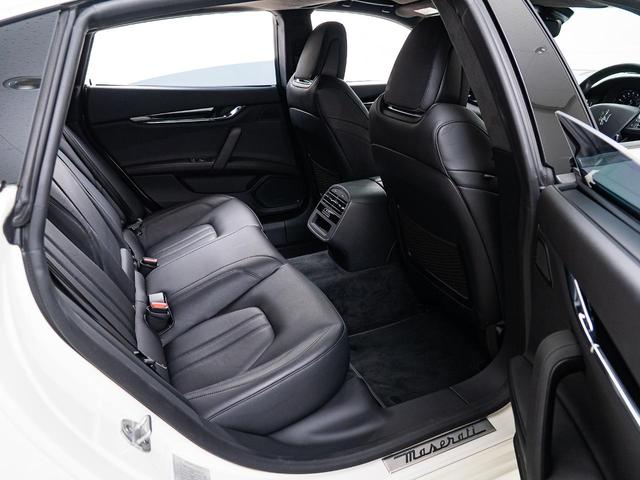 クアトロポルテ グランスポーツ　認定保証２年付　サンルーフ　２０インチペルセーオホイール（ダークフィニッシュ）　ＨａｒｍａｎＫａｒｄｏｎサウンド　３６０°サラウンドビューカメラ　フロント・リアシートヒーター　ソフトドアクロージャー（54枚目）