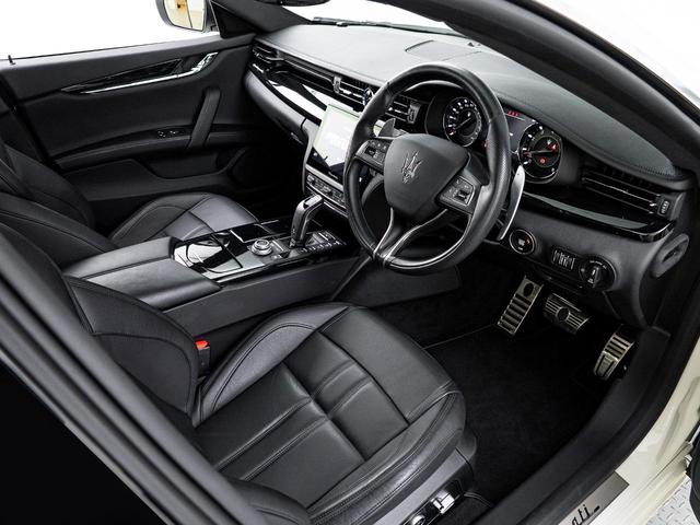 クアトロポルテ グランスポーツ　認定保証２年付　サンルーフ　２０インチペルセーオホイール（ダークフィニッシュ）　ＨａｒｍａｎＫａｒｄｏｎサウンド　３６０°サラウンドビューカメラ　フロント・リアシートヒーター　ソフトドアクロージャー（56枚目）