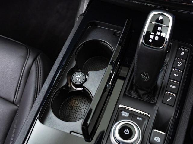 クアトロポルテ グランスポーツ　認定保証２年付　サンルーフ　２０インチペルセーオホイール（ダークフィニッシュ）　ＨａｒｍａｎＫａｒｄｏｎサウンド　３６０°サラウンドビューカメラ　フロント・リアシートヒーター　ソフトドアクロージャー（61枚目）