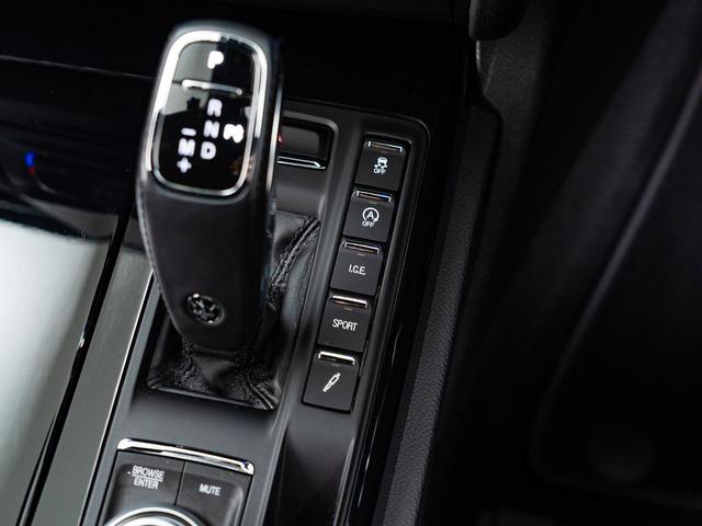 クアトロポルテ グランスポーツ　認定保証２年付　サンルーフ　２０インチペルセーオホイール（ダークフィニッシュ）　ＨａｒｍａｎＫａｒｄｏｎサウンド　３６０°サラウンドビューカメラ　フロント・リアシートヒーター　ソフトドアクロージャー（63枚目）