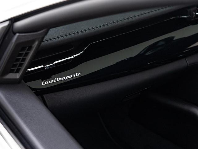 クアトロポルテ グランスポーツ　認定保証２年付　サンルーフ　２０インチペルセーオホイール（ダークフィニッシュ）　ＨａｒｍａｎＫａｒｄｏｎサウンド　３６０°サラウンドビューカメラ　フロント・リアシートヒーター　ソフトドアクロージャー（65枚目）