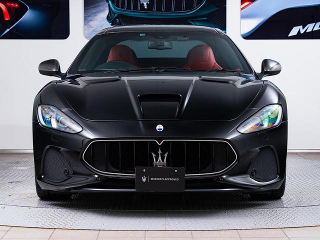 グラントゥーリズモ スポーツ　認定保証１年付　カーボンダッシュボード＆ドアパネルトリム　メタリックペイント　ダッシュボード＆リアシェルフカラードレザー　ブラックルックヘッドライト　ヘッドレストトライデントステッチ　レッドキャリパー（11枚目）