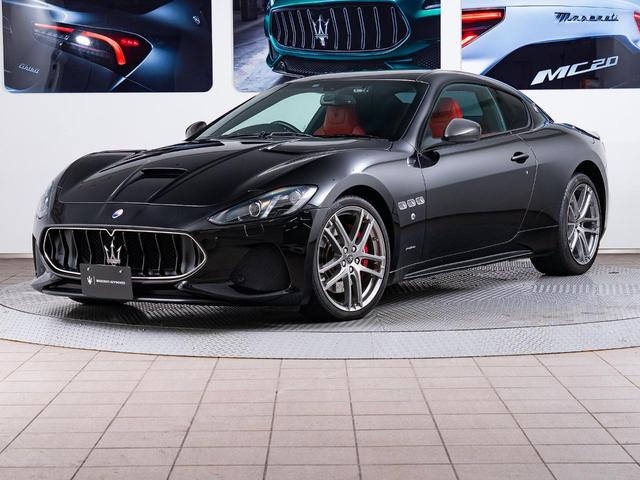 グラントゥーリズモ スポーツ　認定保証１年付　カーボンダッシュボード＆ドアパネルトリム　メタリックペイント　ダッシュボード＆リアシェルフカラードレザー　ブラックルックヘッドライト　ヘッドレストトライデントステッチ　レッドキャリパー（12枚目）