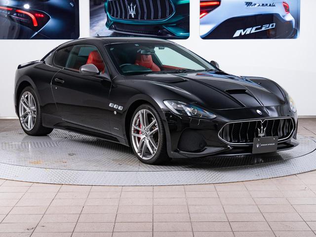 グラントゥーリズモ スポーツ　認定保証１年付　カーボンダッシュボード＆ドアパネルトリム　メタリックペイント　ダッシュボード＆リアシェルフカラードレザー　ブラックルックヘッドライト　ヘッドレストトライデントステッチ　レッドキャリパー（13枚目）