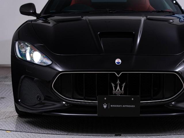 グラントゥーリズモ スポーツ　認定保証１年付　カーボンダッシュボード＆ドアパネルトリム　メタリックペイント　ダッシュボード＆リアシェルフカラードレザー　ブラックルックヘッドライト　ヘッドレストトライデントステッチ　レッドキャリパー（19枚目）