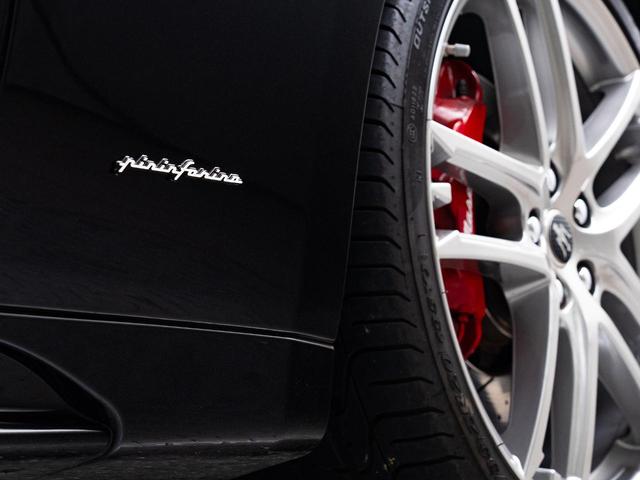 グラントゥーリズモ スポーツ　認定保証１年付　カーボンダッシュボード＆ドアパネルトリム　メタリックペイント　ダッシュボード＆リアシェルフカラードレザー　ブラックルックヘッドライト　ヘッドレストトライデントステッチ　レッドキャリパー（23枚目）