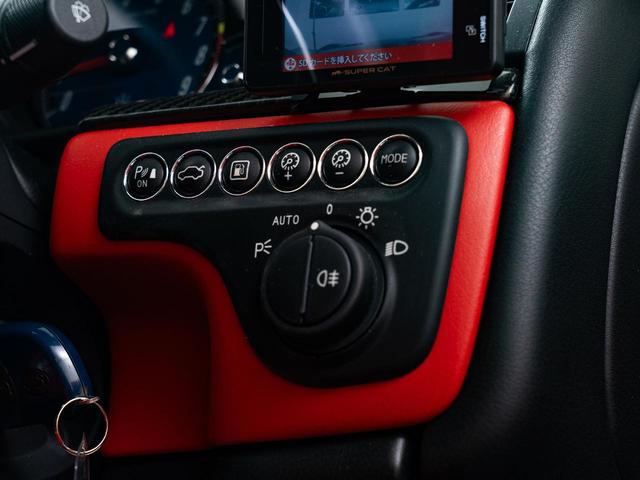 グラントゥーリズモ スポーツ　認定保証１年付　カーボンダッシュボード＆ドアパネルトリム　メタリックペイント　ダッシュボード＆リアシェルフカラードレザー　ブラックルックヘッドライト　ヘッドレストトライデントステッチ　レッドキャリパー（33枚目）