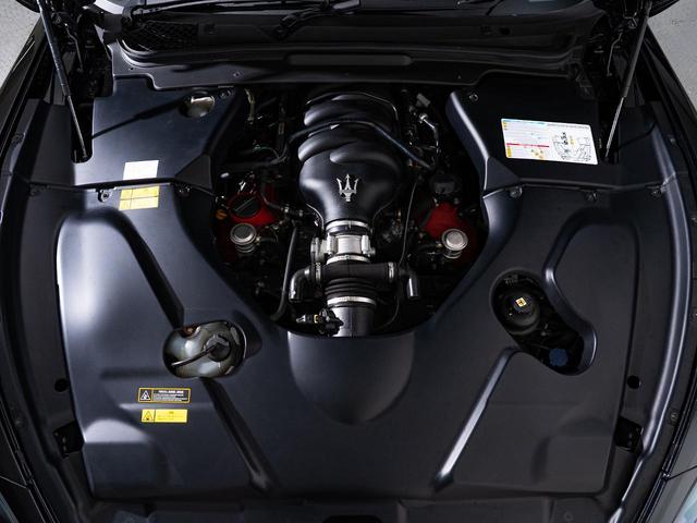 グラントゥーリズモ スポーツ　認定保証１年付　カーボンダッシュボード＆ドアパネルトリム　メタリックペイント　ダッシュボード＆リアシェルフカラードレザー　ブラックルックヘッドライト　ヘッドレストトライデントステッチ　レッドキャリパー（37枚目）