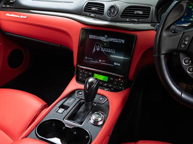 グラントゥーリズモ スポーツ　認定保証１年付　カーボンダッシュボード＆ドアパネルトリム　メタリックペイント　ダッシュボード＆リアシェルフカラードレザー　ブラックルックヘッドライト　ヘッドレストトライデントステッチ　レッドキャリパー（49枚目）