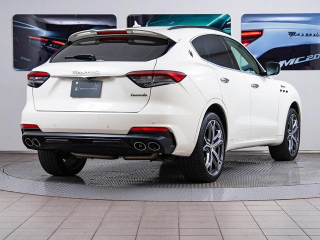 レヴァンテ モデナ　認定保証２年付　サンルーフ　アルカンターラヘッドライニング　２１インチヘリオスホイール　フルプレミアムレザー　Ｈａｒｍａｎ／Ｋａｒｄｏｎサウンド　フロントシートヒーター　フロントシートベンチレーション（4枚目）