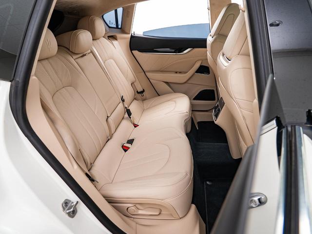 レヴァンテ モデナ　認定保証２年付　サンルーフ　アルカンターラヘッドライニング　２１インチヘリオスホイール　フルプレミアムレザー　Ｈａｒｍａｎ／Ｋａｒｄｏｎサウンド　フロントシートヒーター　フロントシートベンチレーション（10枚目）