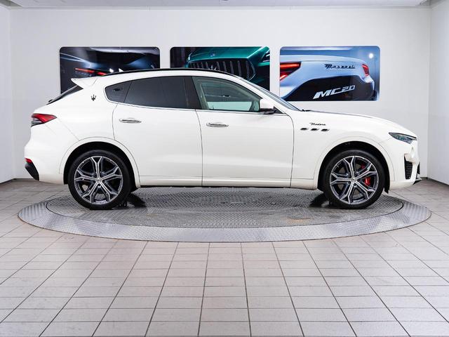 レヴァンテ モデナ　認定保証２年付　サンルーフ　アルカンターラヘッドライニング　２１インチヘリオスホイール　フルプレミアムレザー　Ｈａｒｍａｎ／Ｋａｒｄｏｎサウンド　フロントシートヒーター　フロントシートベンチレーション（17枚目）