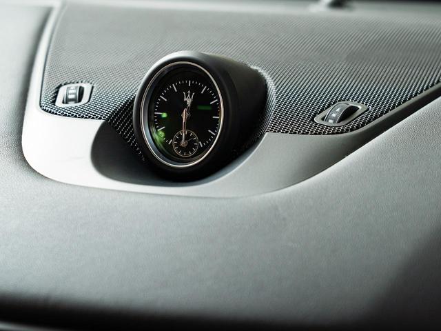 レヴァンテ モデナ　認定保証２年付　サンルーフ　アルカンターラヘッドライニング　２１インチヘリオスホイール　フルプレミアムレザー　Ｈａｒｍａｎ／Ｋａｒｄｏｎサウンド　フロントシートヒーター　フロントシートベンチレーション（28枚目）