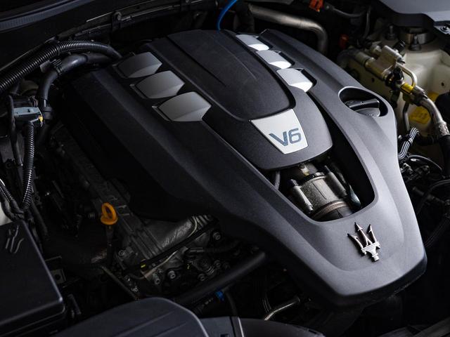 レヴァンテ モデナ　認定保証２年付　サンルーフ　アルカンターラヘッドライニング　２１インチヘリオスホイール　フルプレミアムレザー　Ｈａｒｍａｎ／Ｋａｒｄｏｎサウンド　フロントシートヒーター　フロントシートベンチレーション（29枚目）