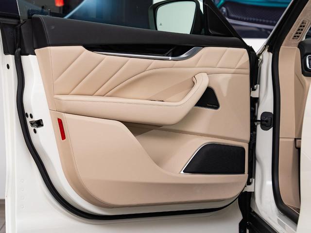 レヴァンテ モデナ　認定保証２年付　サンルーフ　アルカンターラヘッドライニング　２１インチヘリオスホイール　フルプレミアムレザー　Ｈａｒｍａｎ／Ｋａｒｄｏｎサウンド　フロントシートヒーター　フロントシートベンチレーション（34枚目）