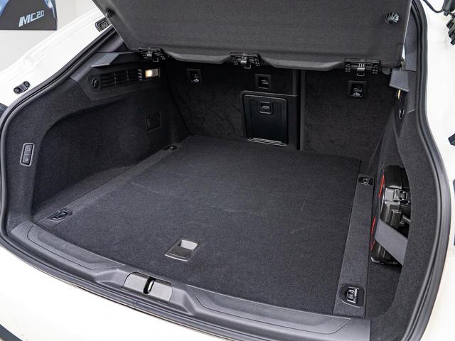 レヴァンテ グランスポーツ 認定保証2年付 サンルーフ フルプレミアムレザー 20インチアレスダークミロンホイール フロントリアシートヒーター harman/kardonサウンド ヘッドレストトライデントステッチ(20枚目)