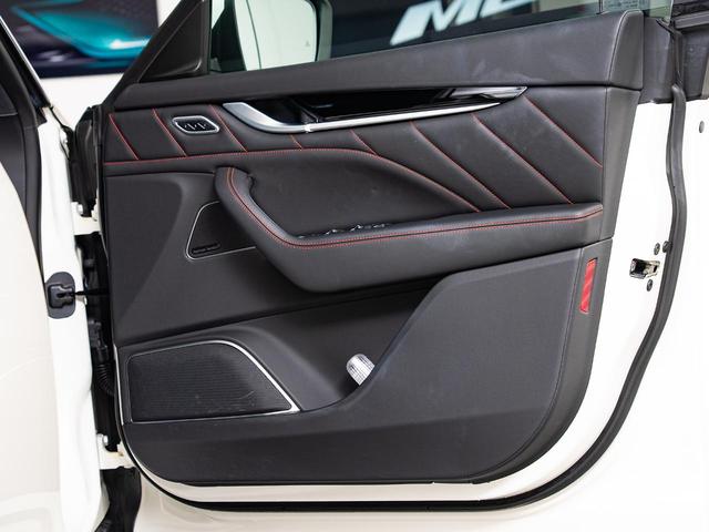 レヴァンテ グランスポーツ 認定保証2年付 サンルーフ フルプレミアムレザー 20インチアレスダークミロンホイール フロントリアシートヒーター harman/kardonサウンド ヘッドレストトライデントステッチ(42枚目)