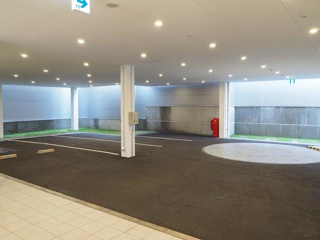 レヴァンテ グランスポーツ 認定保証2年付 サンルーフ フルプレミアムレザー 20インチアレスダークミロンホイール フロントリアシートヒーター harman/kardonサウンド ヘッドレストトライデントステッチ(69枚目)