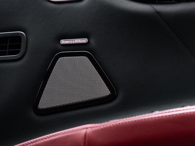 ギブリ リベッレ 認定保証2年付 国内限定30台 インテリアカーボンPKG ドライバーアシスタンスPKG フルカーボンキット サンルーフ ドリルドフルプレミアムレザー アルカンタラヘッドライニング B&Wサウンド(9枚目)