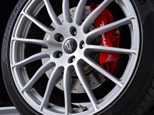 ギブリ リベッレ 認定保証2年付 国内限定30台 インテリアカーボンPKG ドライバーアシスタンスPKG フルカーボンキット サンルーフ ドリルドフルプレミアムレザー アルカンタラヘッドライニング B&Wサウンド(10枚目)