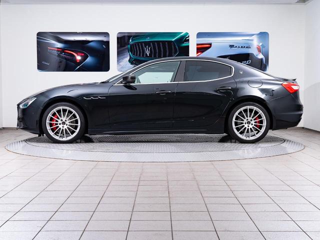 ギブリ リベッレ 認定保証2年付 国内限定30台 インテリアカーボンPKG ドライバーアシスタンスPKG フルカーボンキット サンルーフ ドリルドフルプレミアムレザー アルカンタラヘッドライニング B&Wサウンド(17枚目)