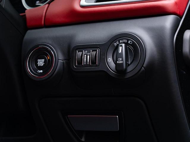 ギブリ リベッレ 認定保証2年付 国内限定30台 インテリアカーボンPKG ドライバーアシスタンスPKG フルカーボンキット サンルーフ ドリルドフルプレミアムレザー アルカンタラヘッドライニング B&Wサウンド(40枚目)