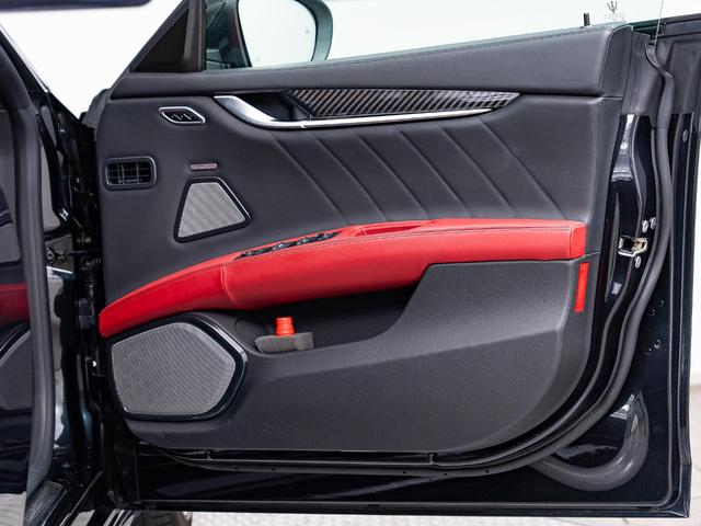 ギブリ リベッレ 認定保証2年付 国内限定30台 インテリアカーボンPKG ドライバーアシスタンスPKG フルカーボンキット サンルーフ ドリルドフルプレミアムレザー アルカンタラヘッドライニング B&Wサウンド(41枚目)