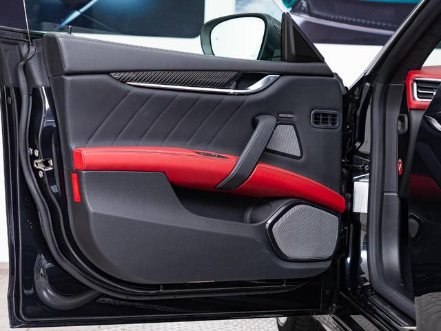 ギブリ リベッレ 認定保証2年付 国内限定30台 インテリアカーボンPKG ドライバーアシスタンスPKG フルカーボンキット サンルーフ ドリルドフルプレミアムレザー アルカンタラヘッドライニング B&Wサウンド(42枚目)