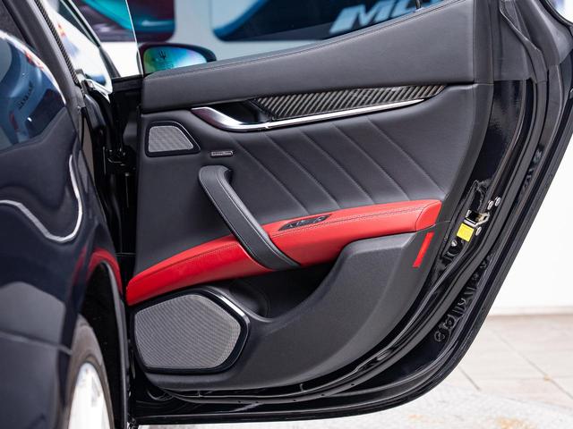 ギブリ リベッレ 認定保証2年付 国内限定30台 インテリアカーボンPKG ドライバーアシスタンスPKG フルカーボンキット サンルーフ ドリルドフルプレミアムレザー アルカンタラヘッドライニング B&Wサウンド(43枚目)