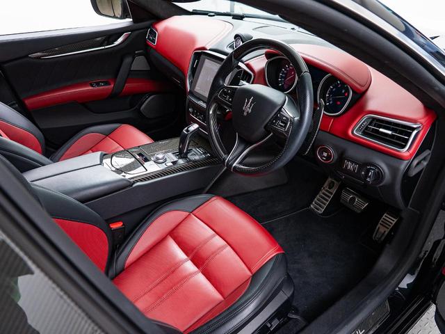 ギブリ リベッレ 認定保証2年付 国内限定30台 インテリアカーボンPKG ドライバーアシスタンスPKG フルカーボンキット サンルーフ ドリルドフルプレミアムレザー アルカンタラヘッドライニング B&Wサウンド(51枚目)