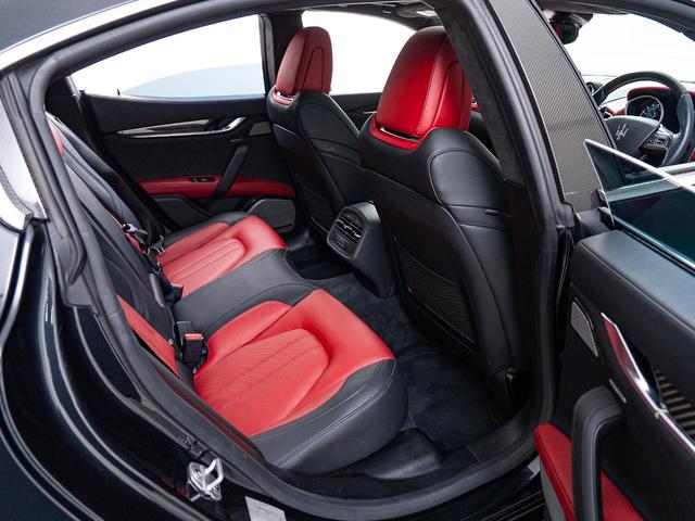 ギブリ リベッレ 認定保証2年付 国内限定30台 インテリアカーボンPKG ドライバーアシスタンスPKG フルカーボンキット サンルーフ ドリルドフルプレミアムレザー アルカンタラヘッドライニング B&Wサウンド(52枚目)