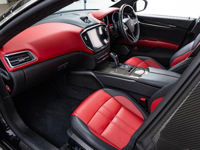 ギブリ リベッレ 認定保証2年付 国内限定30台 インテリアカーボンPKG ドライバーアシスタンスPKG フルカーボンキット サンルーフ ドリルドフルプレミアムレザー アルカンタラヘッドライニング B&Wサウンド(53枚目)