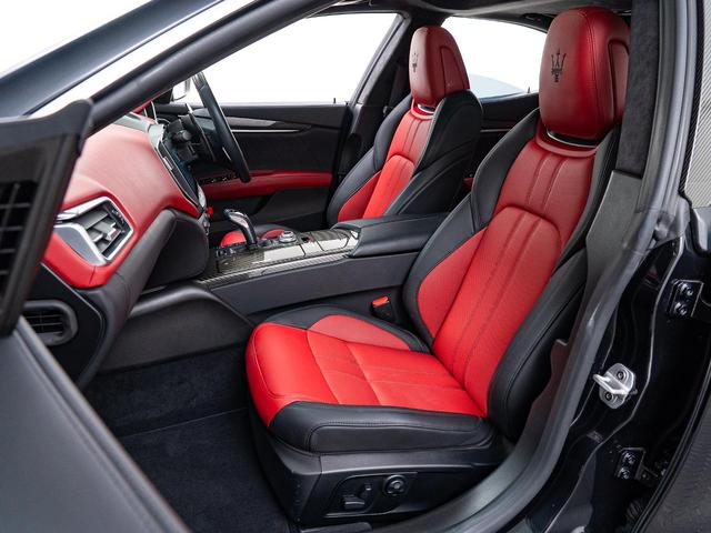 ギブリ リベッレ 認定保証2年付 国内限定30台 インテリアカーボンPKG ドライバーアシスタンスPKG フルカーボンキット サンルーフ ドリルドフルプレミアムレザー アルカンタラヘッドライニング B&Wサウンド(54枚目)