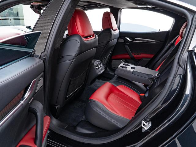 ギブリ リベッレ 認定保証2年付 国内限定30台 インテリアカーボンPKG ドライバーアシスタンスPKG フルカーボンキット サンルーフ ドリルドフルプレミアムレザー アルカンタラヘッドライニング B&Wサウンド(55枚目)