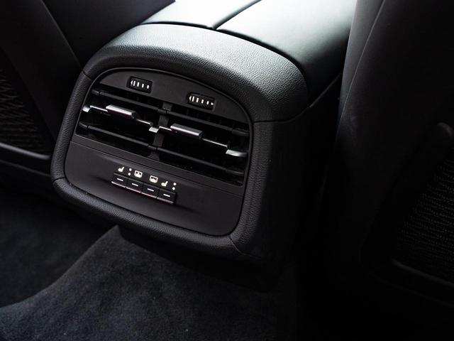 ギブリ リベッレ 認定保証2年付 国内限定30台 インテリアカーボンPKG ドライバーアシスタンスPKG フルカーボンキット サンルーフ ドリルドフルプレミアムレザー アルカンタラヘッドライニング B&Wサウンド(64枚目)