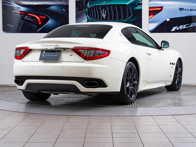 Ｓｐｏｒｔ　ＭＣオートシフト　４６０馬力（カタログ値）純正ＯＰ総額：８９４，０００円　ＭＣインテリアカーボンパッケージ・ブラックレザーステアリング＆カーボン製リム・２０インチアストロホイール