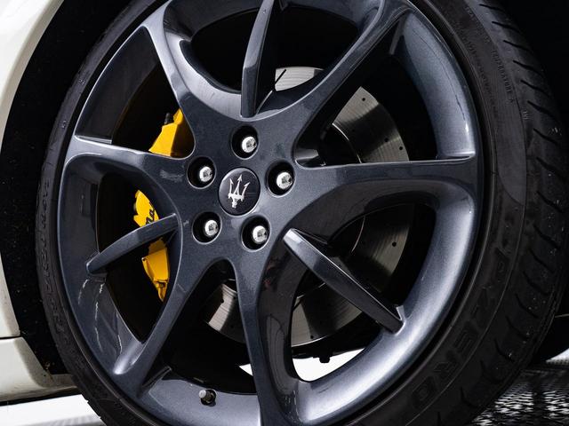 ２０インチアストロホイール装備。
