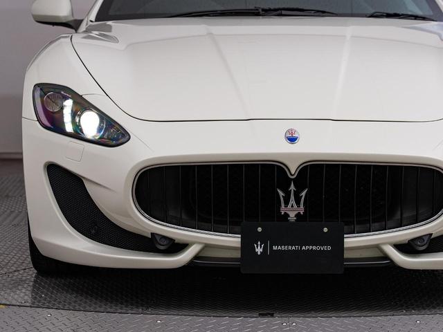 ＨＩＤヘッドライトを装備。