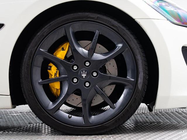 ２０インチアストロホイール＋イエローブレーキキャリパー。