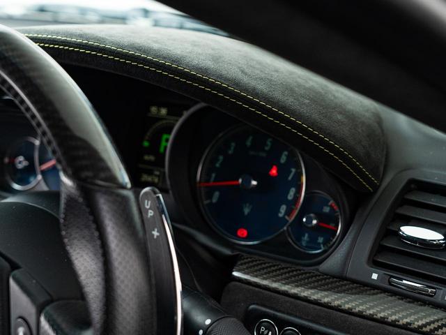 パドルシフト装備なので、グラントゥーリズモの走りの楽しさをより深くお楽しみいただけます。