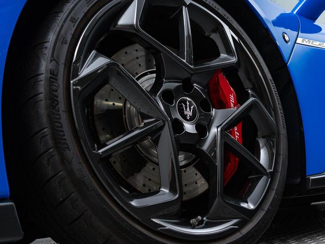 クーペ ベースグレード 認定保証2年付 OP330 インテリアカーボンパッケージ ブルーインフィニート サスペンションリフター SonusFaberハイプレミアムサウンドシステム レッドキャリパー(8枚目)