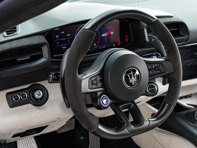 クーペ ベースグレード 認定保証2年付 OP330 インテリアカーボンパッケージ ブルーインフィニート サスペンションリフター SonusFaberハイプレミアムサウンドシステム レッドキャリパー(26枚目)