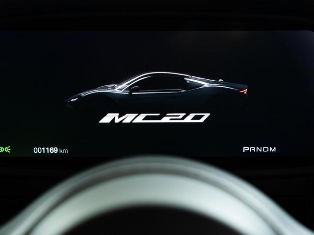 ＭＣ２０ ベースグレード　認定保証２年付　ＭＹ２０２３　青革　純正２０ＡＷ　サスペンションリフター　ブルーブレーキキャリパー　ブラインドスポットアシスト　カーボンファイバーインテリアトリム（54枚目）