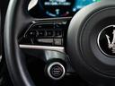 車両の情報をステアリングで操作、確認できます。