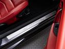スポーツ　認定保証１年付　カーボンダッシュボード＆ドアパネルトリム　メタリックペイント　ダッシュボード＆リアシェルフカラードレザー　ブラックルックヘッドライト　ヘッドレストトライデントステッチ　レッドキャリパー（28枚目）