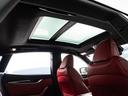 人気オプションのサンルーフを装備。室内を明るく開放的にしてくれます。