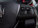 車両の情報をステアリングで操作、確認できます。
